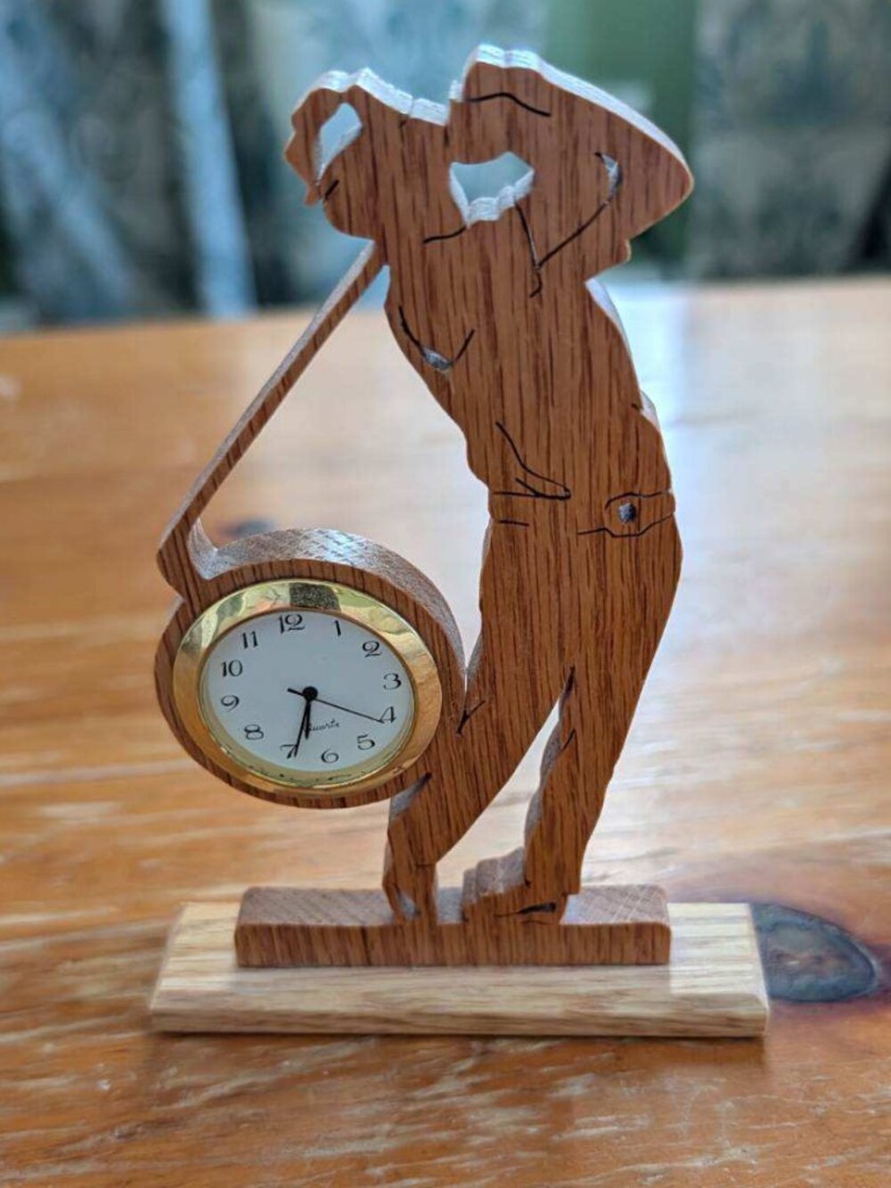 EUC wooden golf silouette clock